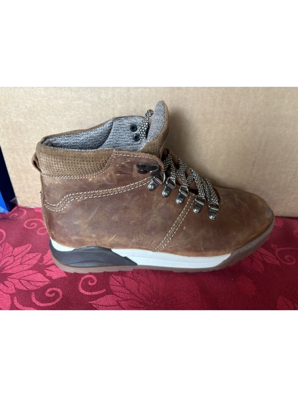 NWOB Women's Alpine Design Waterproof OrthoLite Boots Fiamnata Brown Size 8.5